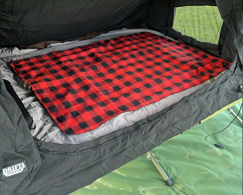 DS 12v Electric Blanket - Black And Red